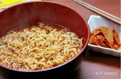 用鸡瓜吃泡面,创意美食新潮流