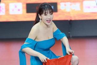 柳岩在线吃瓜,趣味互动引网友热议