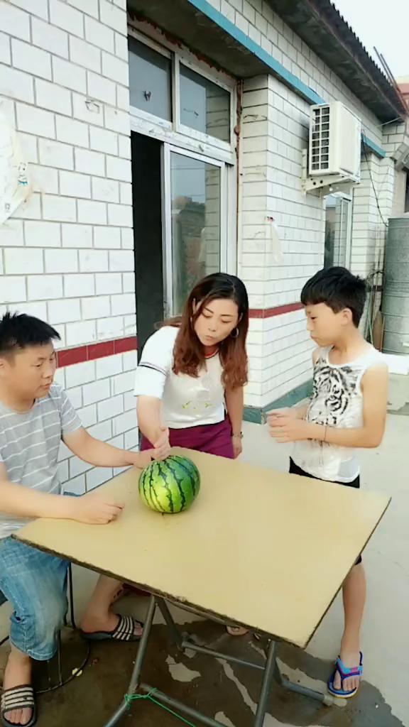 吃瓜监控妈妈儿子,妈妈与儿子之间的温馨互动