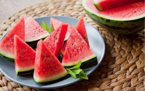 外面切瓜吃,户外切瓜共享欢乐时光